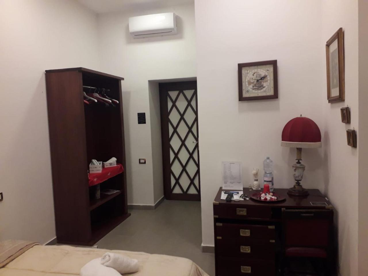 Room Don Carlo Napoli Eksteriør billede